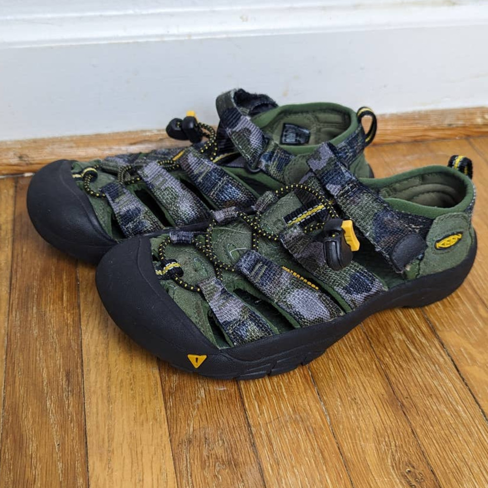 Keen Boys Camo Green Water Shoes Sz 2